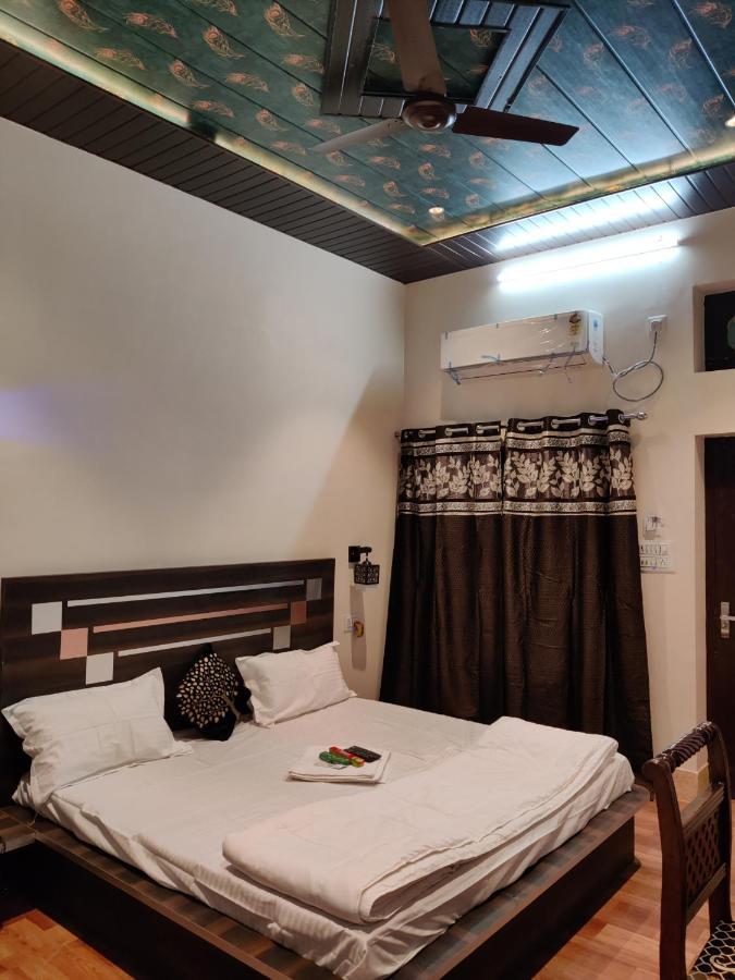 Keshav Hotel Farrukhabad Exteriör bild