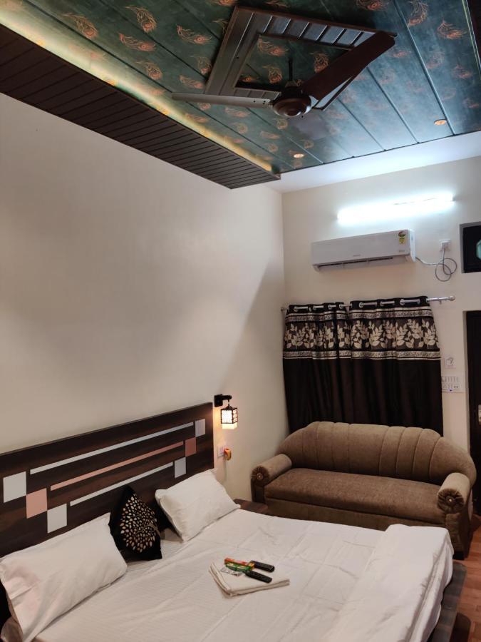 Keshav Hotel Farrukhabad Exteriör bild